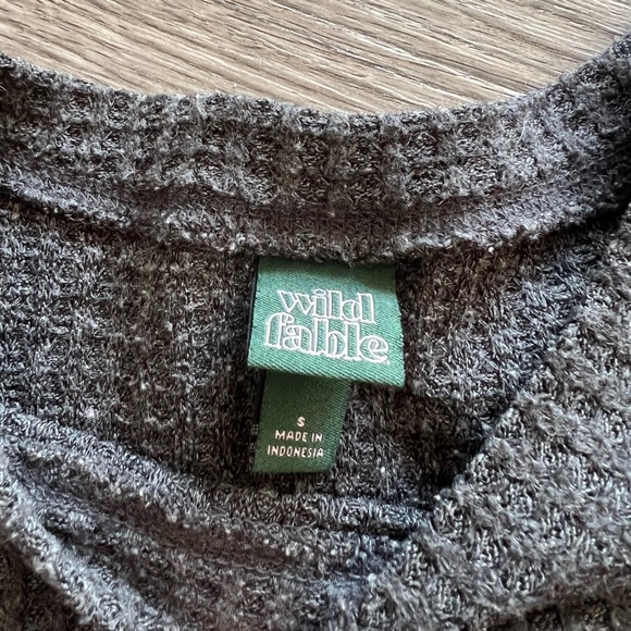 SOLD✨Waffle L/S Crop Top✨ - Picture 5 of 7